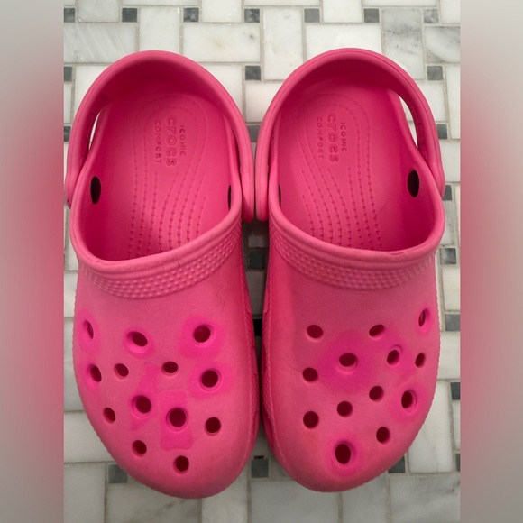 CROCS Other - CROCS Little Girls Vibrant Pink Water Shoes